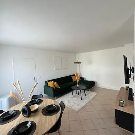 Moderne, Stade De France, Confort, Commodite, Tranquillite Apartment